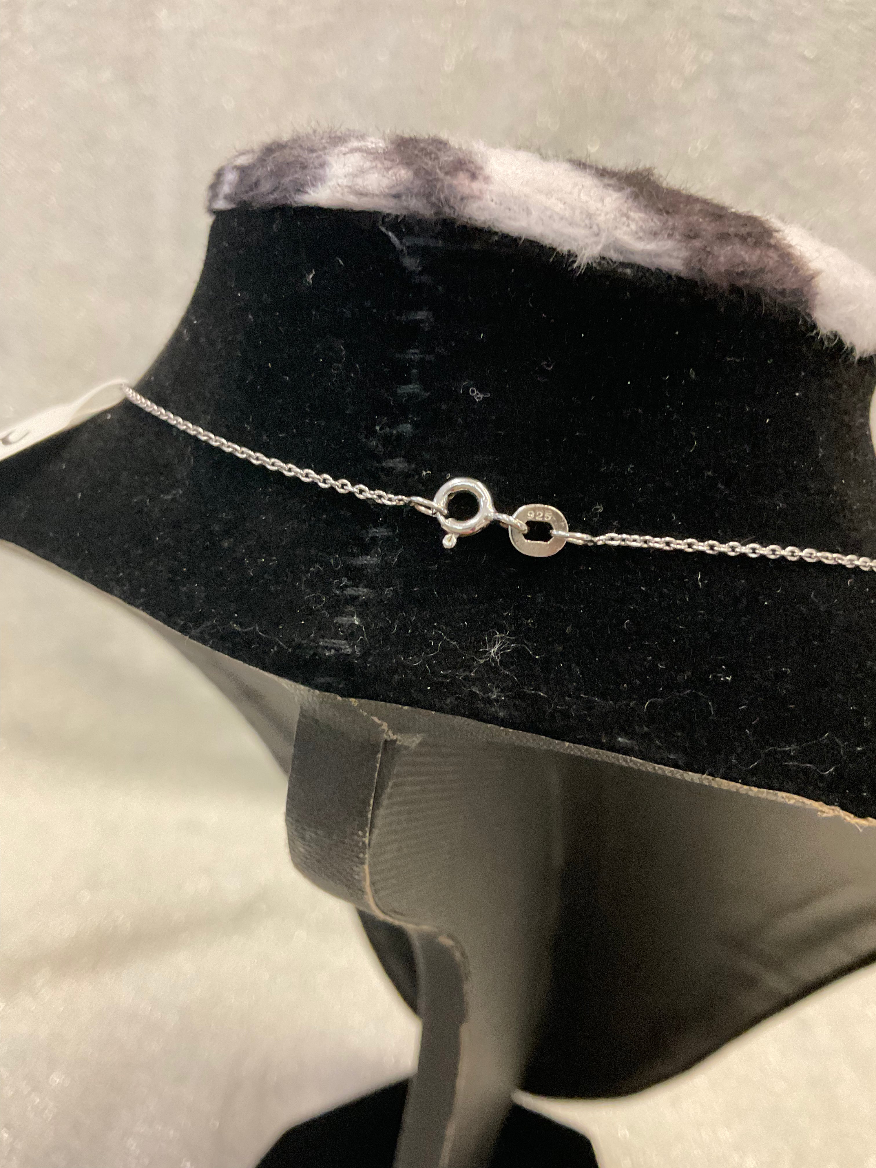 Sterling silver necklace with Hamsa pendant