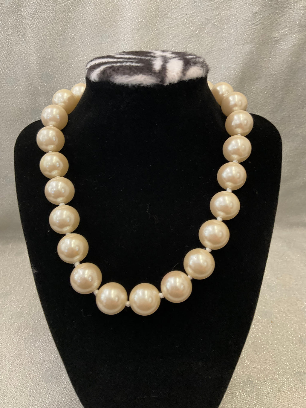 Large pearl necklace with statement clasp