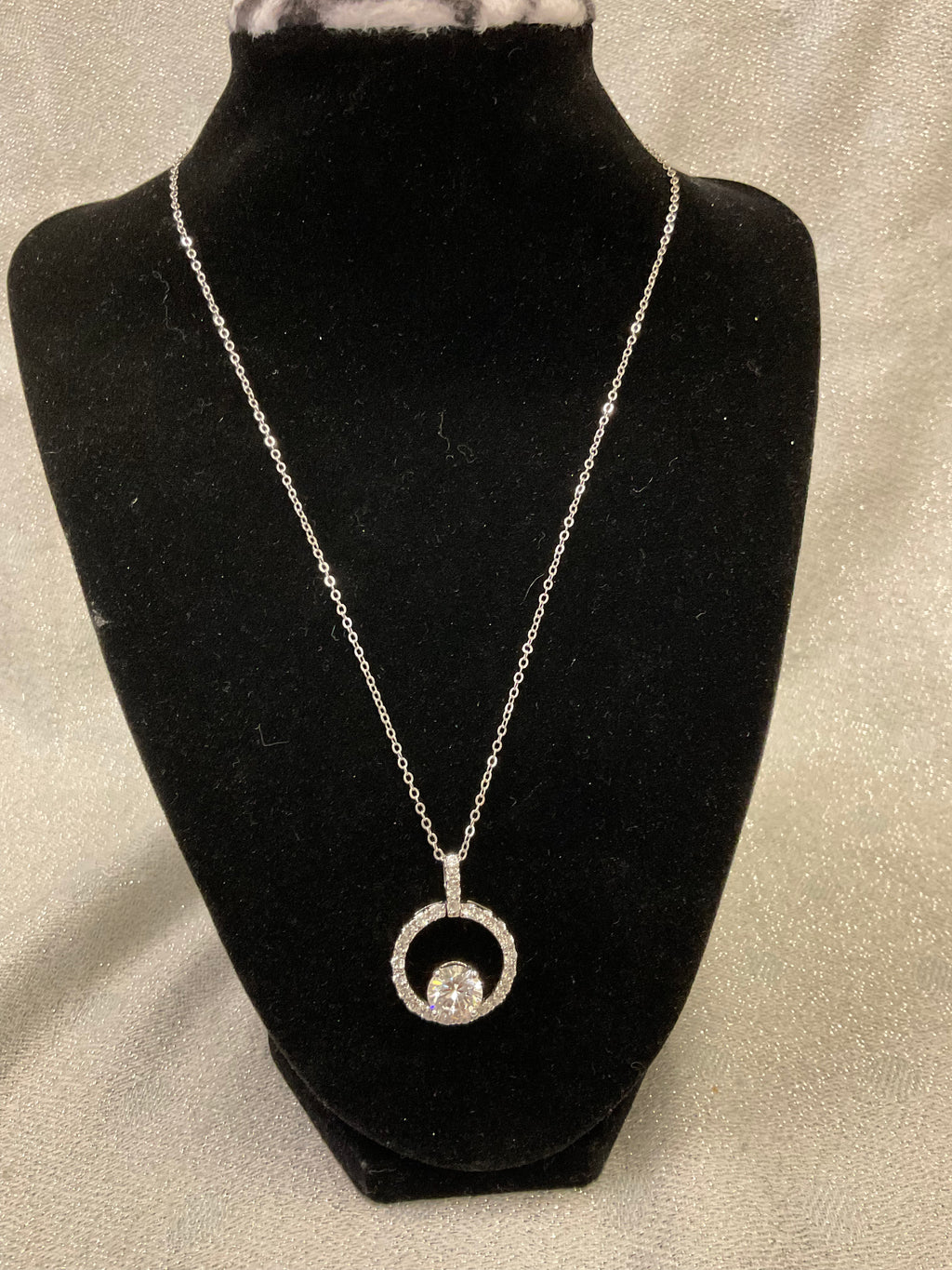 Dazzling Sterling Silver Necklace – Circle Pendant with Sparkling Center