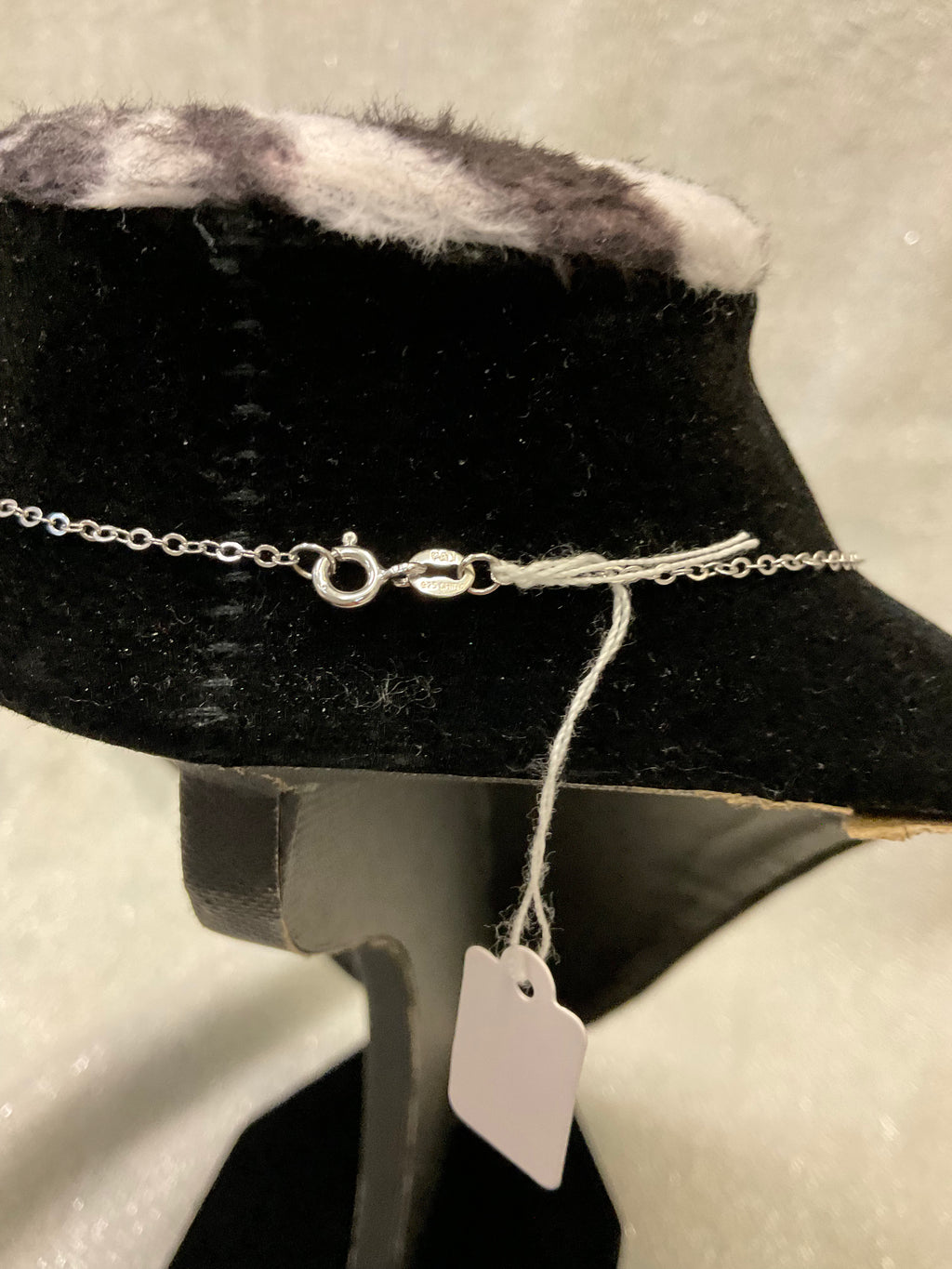 Dazzling Sterling Silver Necklace – Circle Pendant with Sparkling Center