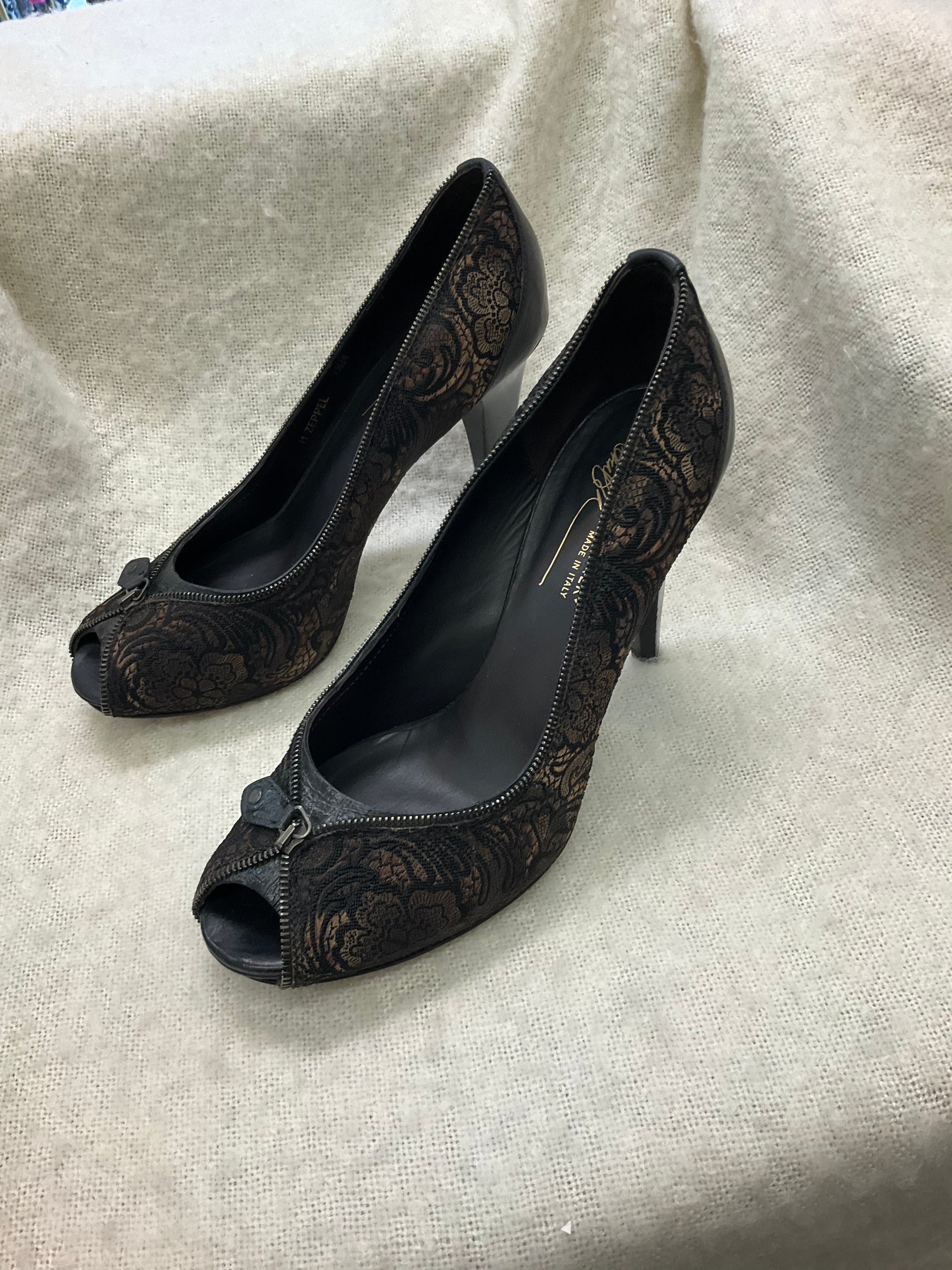 Stylish Donald J Pliner peep toe heels. Shoes have black and brown patterned fabric with decorative zippers. Made in Italy. Size 9.5M